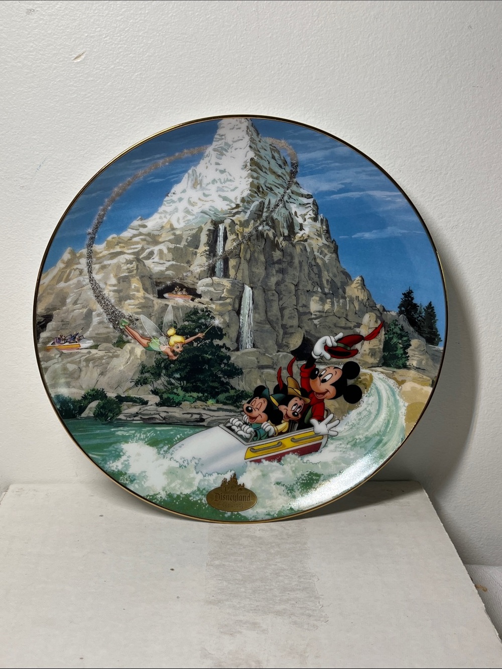 Disneyland Collectible Plate - Mickey & Friends MATTERHORN
40 years
Collectible